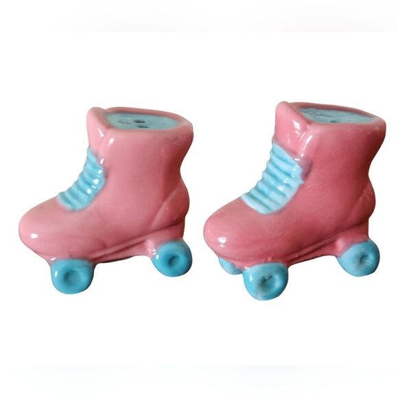 Mini Roller Skates Salt and Pepper Shaker - Picture 1 of 2